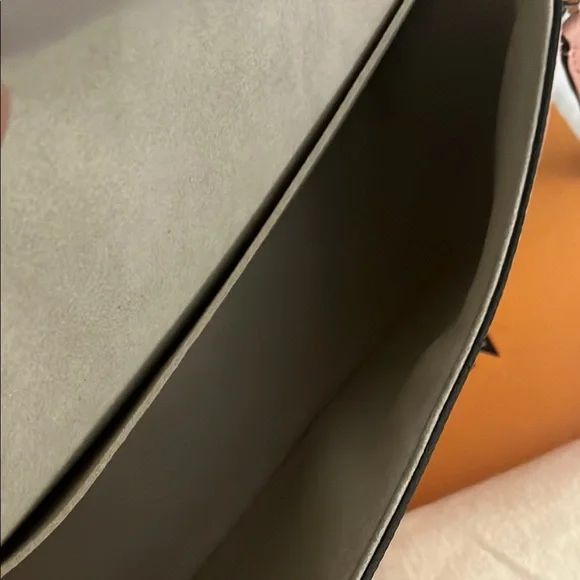 Louis Vuitton Epi Leather Blush Crossbody Bag - Picture 3 of 4